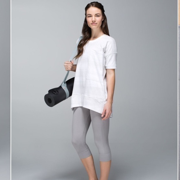Lululemon Seamlessly Street crop - Picture 1 of 8